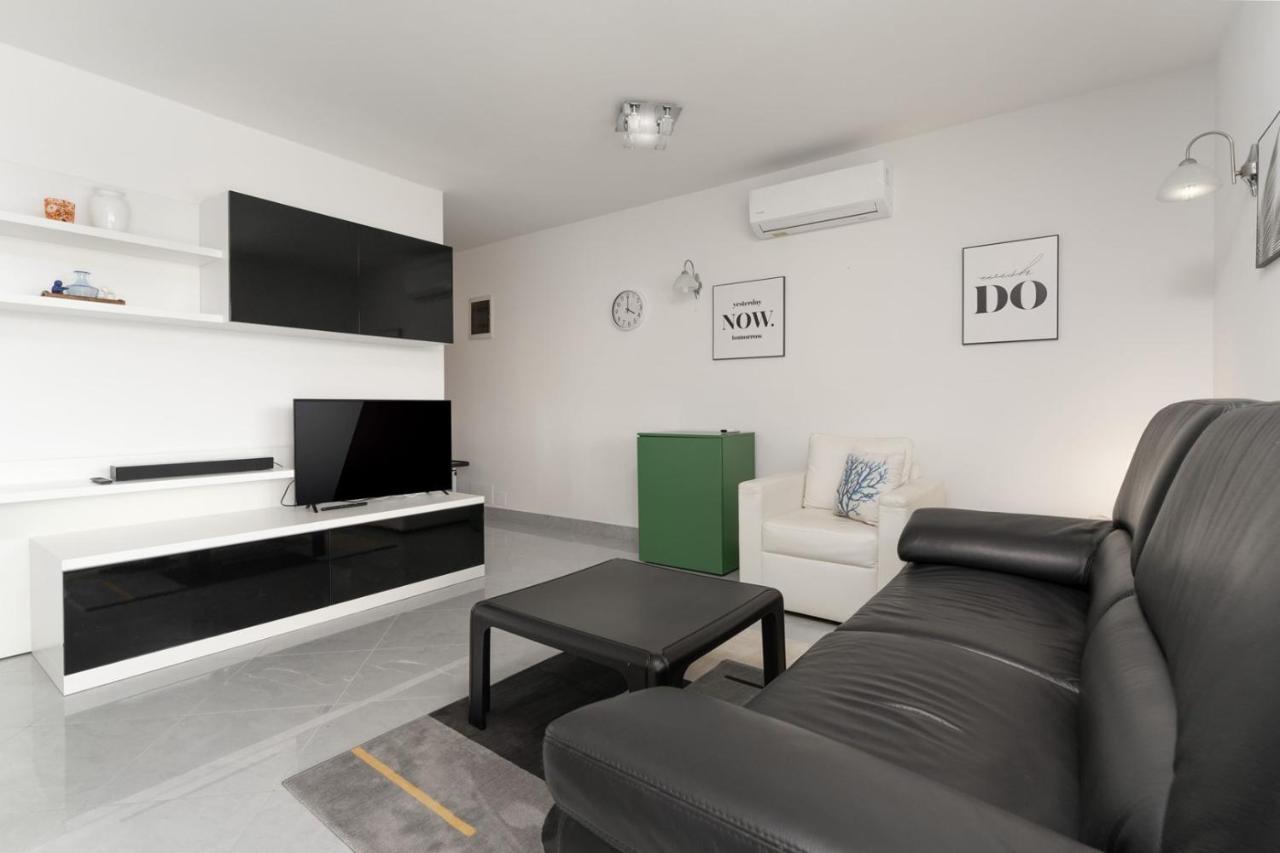 Apartment Sky By Seeadria Agency Novigrad  Exterior photo