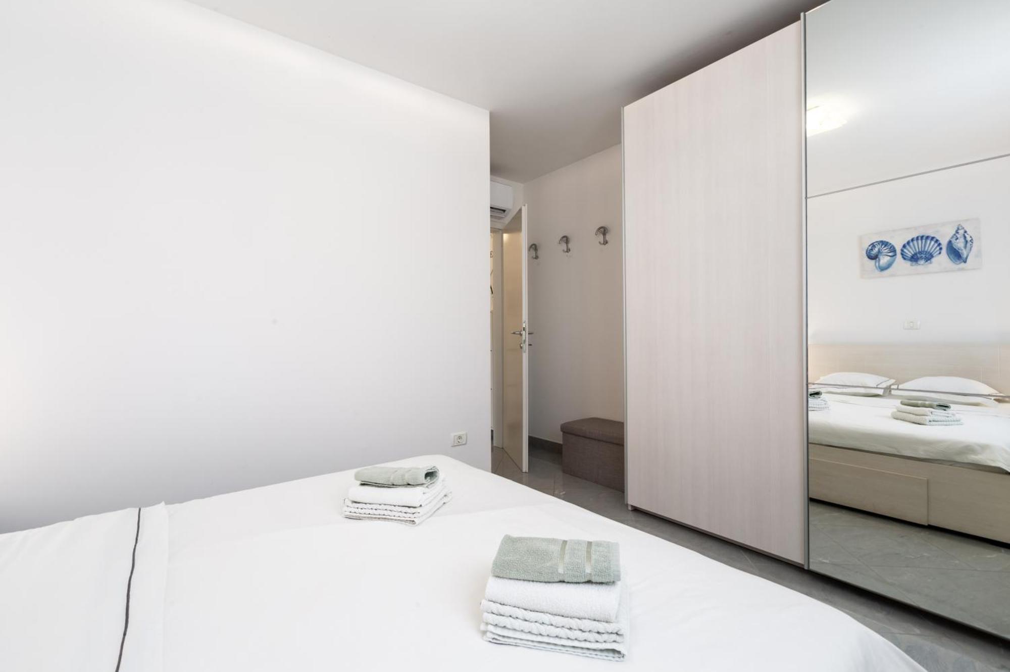 Apartment Sky By Seeadria Agency Novigrad  Exterior photo